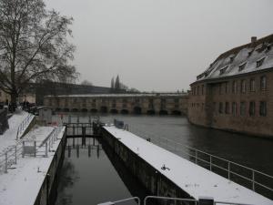 Шлюз недалеко от Крытых мостов в Страсбурге