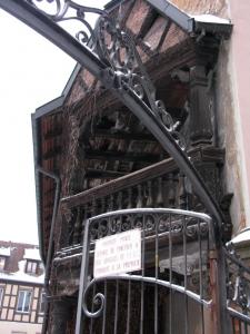 Историческая деревянная галерея в Кольмаре, Франция