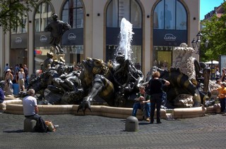Фонтан «Брачная карусель», Нюрнберг (фото авторов сайта)