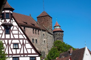 Башни Sinwellturm и Heidenturm в Нюрнберге Башни Sinwellturm и Heidenturm в Нюрнберге, Германия