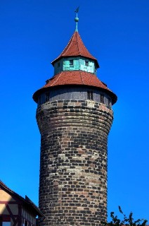 Круглая башня Зинвельтурм в Нюрнберге, Германия