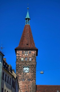 Белая башня Вайсертурм в Нюрнберге, Германия