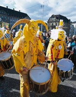 Ряженые барабанщики на карнавале, Базель, Швейцария