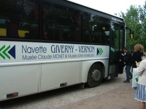 Автобус в Живерни, Франция