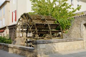 Водяное колесо Roue de Victor Courtet, Иль-сюр-ла-Сорг, Прованс, Франция