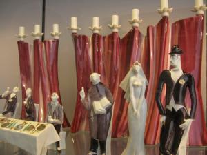 Музей Мейсенской фарфоровой мануфактуры. «Свадьба Мэкхита» (Штранг и Вернер, 1970-72)