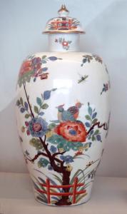 Мейсенская ваза с росписью «индианскими» цветами