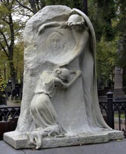Надгробие Авроры Карамзиной на кладбище Хиетаниеми