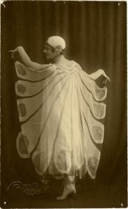 Сари Янкелов исполняет танец бабочки на хореографию Мэгги Грипенберг (1920-21)