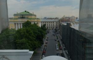 Фотосалон имени Карла Буллы в Санкт-Петербурге, вид из окна на Александринский театр