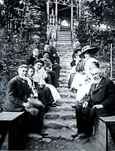 И.Е. Репин и Н.Б. Нордман с гостями (1912)