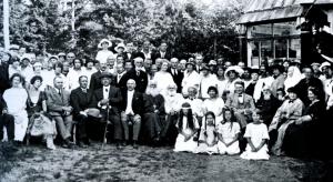 И.Е. Репин и И.П. Павлов среди гостей в Пенатах на 80-летие художника (1924)