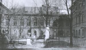 Вид сада Строгановского дворца в 1920-е гг.