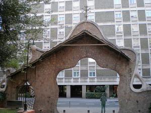Ворота виллы Миральеса, Барселона, Испания