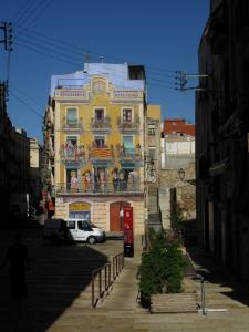 Дом с обманным фасадом, Таррагона, Испания