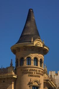 Здание Casa de la Punxa на Новой Рамбле, Таррагона, Испания