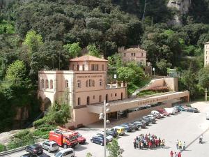 Станция кремальеры, станции фуникулера Santa Cova и фуникулера Sant Joan
