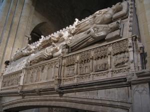 Королевские гробницы в монастыре Поблет, Каталония, Испания