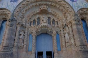 Храм Святого Сердца на вершине Тибидабо в Барселоне