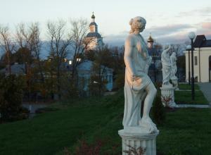 Копии эрмитажных скульптур  на бастионе Панцерлакс, Выборг, Россия