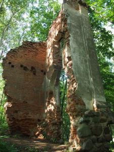 Руины дворца Тышкевичей, Логойск, Беларусь (Белоруссия)
