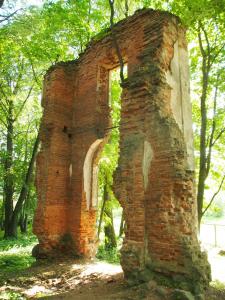 Руины дворца Тышкевичей, Логойск, Беларусь (Белоруссия)