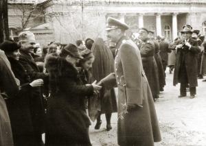 Царь Борис III общается с народом