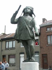 Памятник Крестьянину, участнику карнавала в Бенше, Бельгия