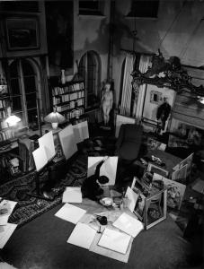 Туве Янссон в своей мастерской, начало 1950-х (© Moomin Characters™)
