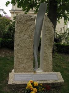 Стела в память о британских авиаторах в Живерни, Франция