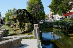Водяное колесо Roue de la Porte d’Avignon, Иль-сюр-ла-Сорг, Прованс, Франция
