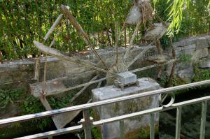 Водяное колесо Roue de l’hôtel de Palerme, Иль-сюр-ла-Сорг, Прованс, Франция