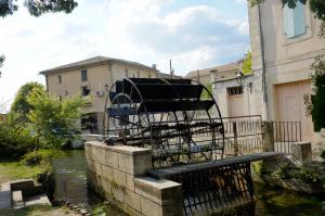 Водяное колесо Roue du Quai Nord, Иль-сюр-ла-Сорг, Прованс, Франция