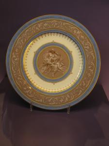 Музей Мейсенской фарфоровой мануфактуры. Настенное блюдо (1870-75)