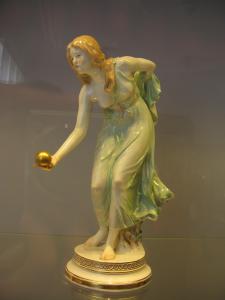 Музей Мейсенской фарфоровой мануфактуры. «Девушка с шаром» (ок. 1898)