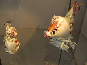 Музей Мейсенской фарфоровой мануфактуры. «Курицы» (Сабина Вакс, 2006)