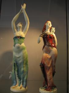 Музей Мейсенской фарфоровой мануфактуры. «День и ночь» (Гудрун Гаубе и Сильвия Клёде, 1996)