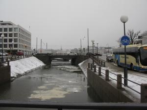 Канал, отделяющий район Катаянокка, Хельсинки, Финляндия