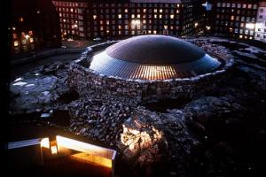 Церковь в скале (Темппелиаукио) в Хельсинки Церковь в скале (Темппелиаукио), Хельсинки, Финляндия