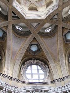 Церковь Сан-Лоренцо, Турин, Италия