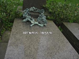 Спасское кладбище, Осло, могила Генрика Ибсена