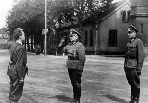 Немецкие оккупанты сдают крепость Акерсхус в Осло (1945)