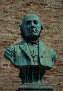 Памятник Людвигу Матиасу Линдеману у собора Осло, Норвегия