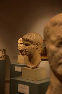 Бюсты древнегреческих поэтов и политиков
