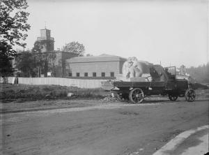 Переезд в новую мастерскую во Фрогнере (1923)