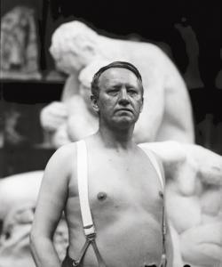 Густав Вигеланн в мастерской в Хаммерсборге, 1917 год