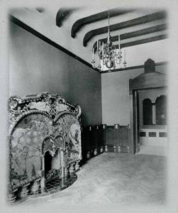 Дом Бажанова. Интерьер приемной с камином по эскизам Врубеля, старое фото (источник [15])