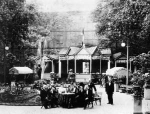 В саду ресторана «Контан» на Мойке, фото 1913 года, Санкт-Петербург