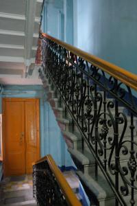 Доходный дом Колобовых на Большом проспекте ПС, черная лестница