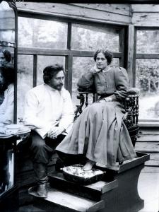 Л.Н. Андреев и А.М. Андреева в Пенатах на зимней веранде (1905)